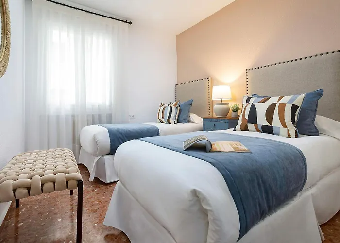 Genteel Avenida America Apartment